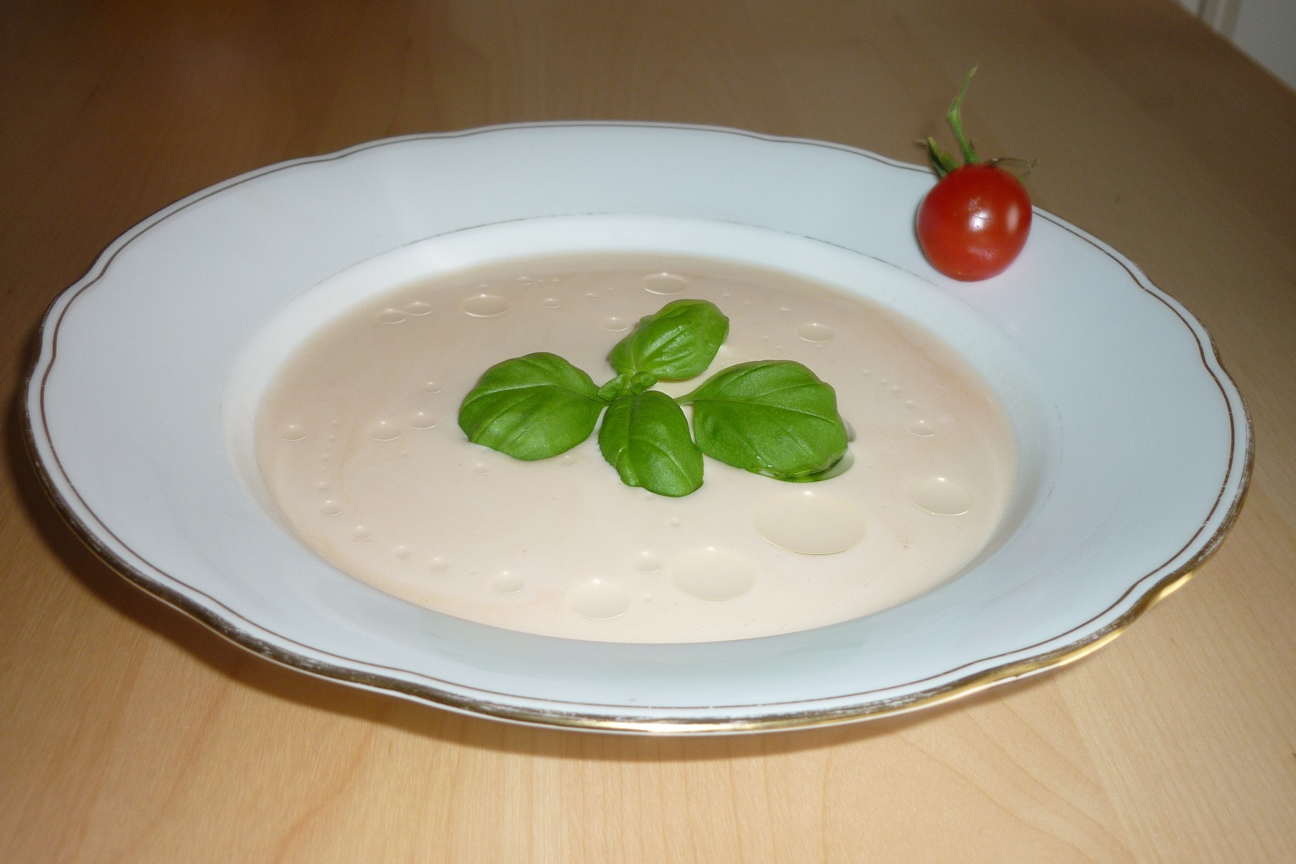 Cookbook of Colours: elfenbeinweiße Tomatensuppe – Essen ohne Grenzen